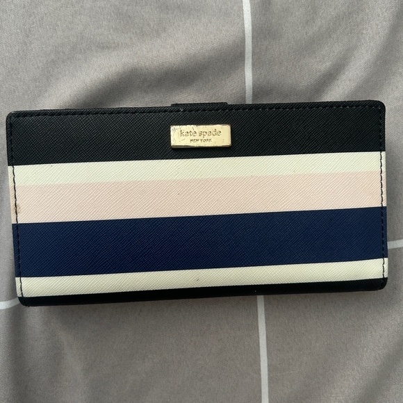 Kate spade wallet - Picture 1 of 3